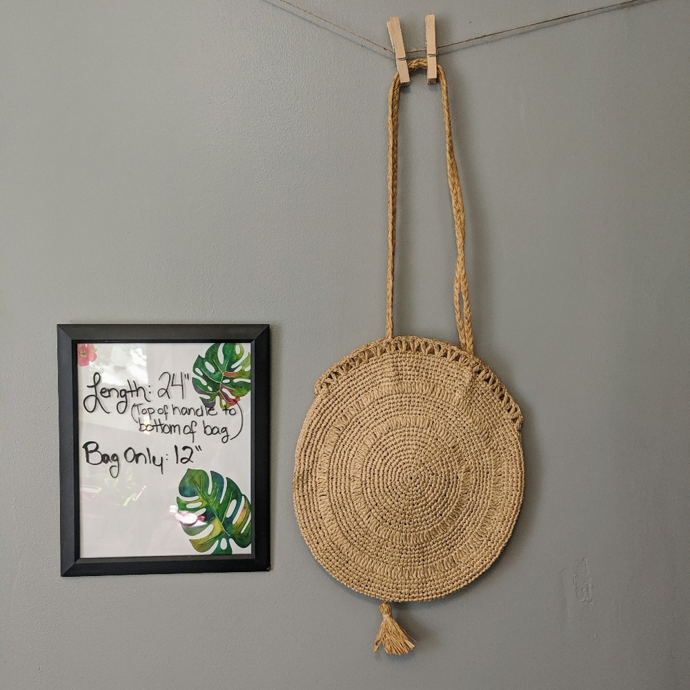 Round Woven Straw Wicker Purse with Tassle